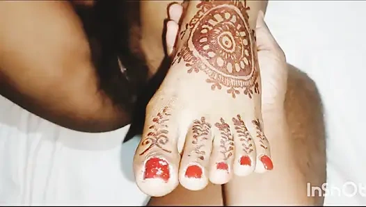 Yeni Hintli köylü kız otel odası için hızlı bir şekilde seks yapıyor