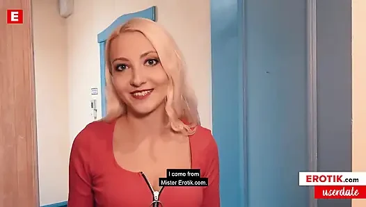 Sarışın sürtük Helena Moeller'i sikiyor