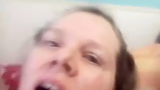 Seksi kız sikikleri ve cums üzerinde. büyük siyah horoz