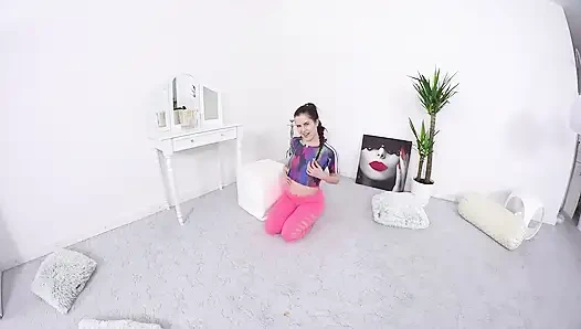 Genç jimnastikçi esneme