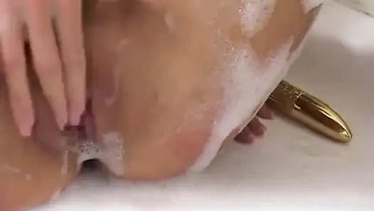 Monica Unco - banyoda solo yıldızı