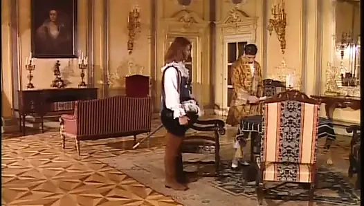 Kızıl saçlı kız amcık yalıyor kalede amını parmaklıyor