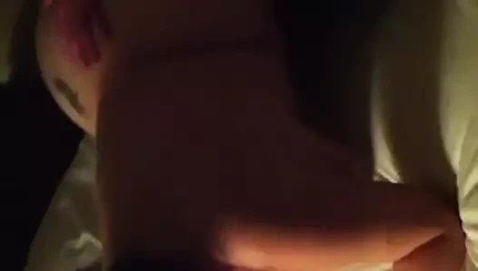 La salope et un de ses coquins