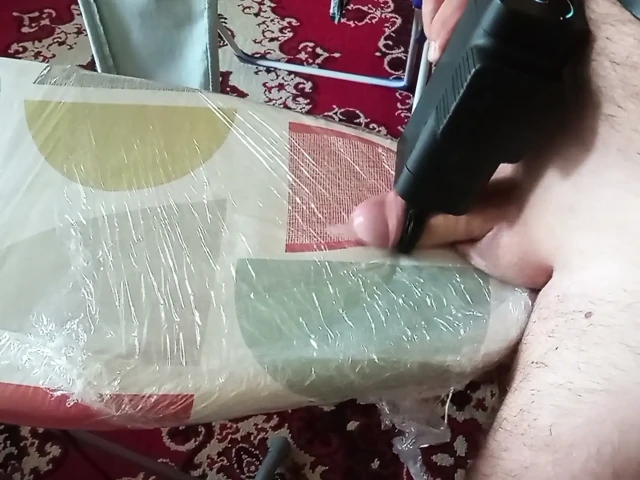 En sevdiğim vibratörle boşalana kadar mastürbasyon yapıyorum