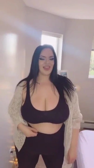 Savannah b. alicia-riley büyük lanet göğüsleri