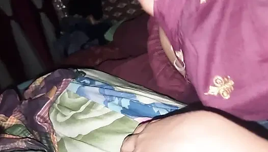 Gece yarısı göğüsleriyle sikimi oynuyor