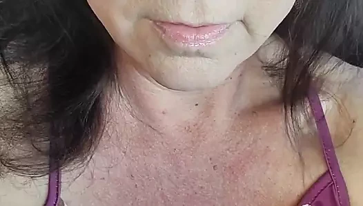 Cadılar bayramında arabada herkesin içinde ürkütücü mastürbasyon yapıyor