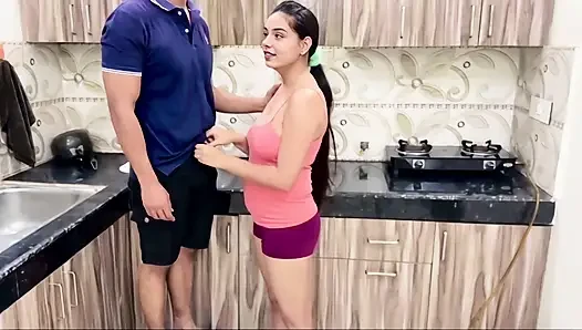 Hintli üvey kız üvey babası için sürtük olmayı seviyor