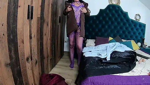 Uzun kabarık ceketler, dildo ve oyuncaklarla yoğun mastürbasyon