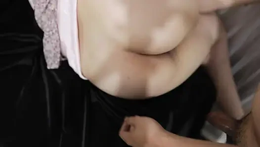 Une desi indienne à gros cul se masturbe dans une robe en satin de soie