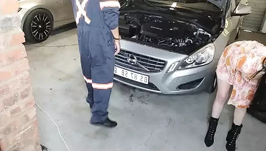 Ev hanımının arabasını tamir etmeye yetecek kadar şeyi yoktu