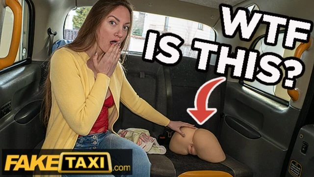 Fake taxi - esmer hatun lastik bir vajina buluyor ve gerçek amcığını ücretsiz sunuyor