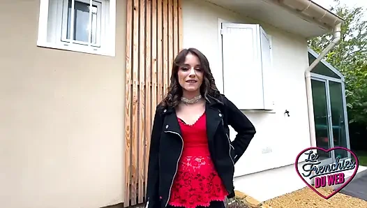 Ariana aynı anda iki adam tarafından sikiliyor