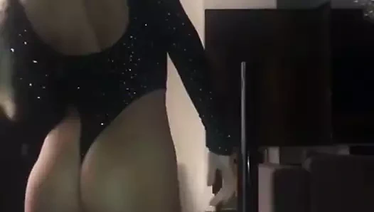 Parlayan mayo üzerinde inanılmaz eşek