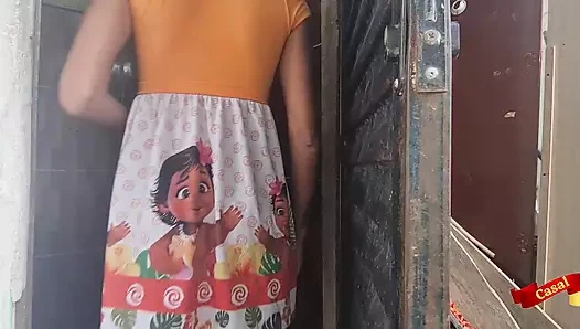 Üvey kızım beni tıraş ediyor ve bana götünü veriyor