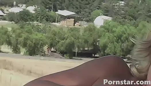 Ateşli Jules Van Saint orgazm için amını ovuyor