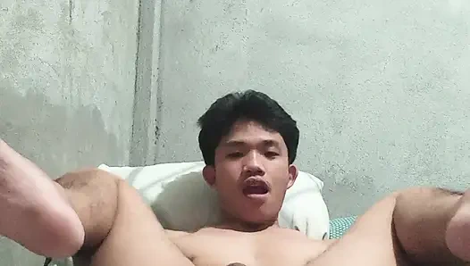 Pinoy genç kız boşalana kadar ateşli yarağının tadını çıkarıyor