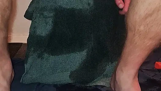 Ateşli solo erkek sabah yapay penisine biniyor