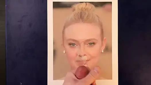 Dakota fanning'e saygı duruşu