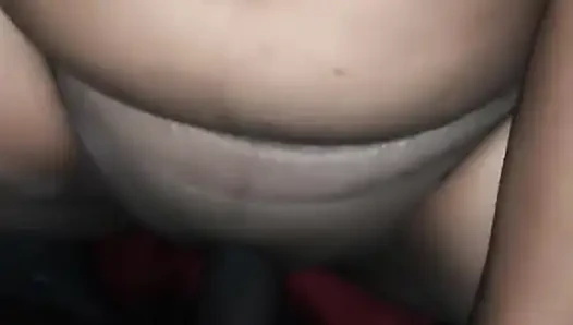 Tüm pozisyonlarda desi kız arkadaş büyük zenci yarağı sert sikiyor