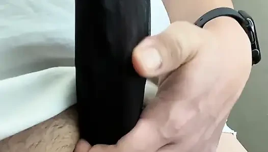 Çok boşalmak istiyorum, bu yüzden çorabımda yaptım