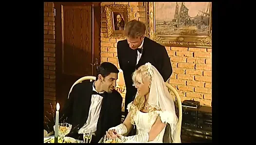 Kelly büyük yarağın azgın ve büyük göt deliğine boşalmanın tadını çıkarıyor