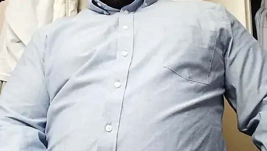 Tombul baba işe hazırlanırken mastürbasyon yapıyor
