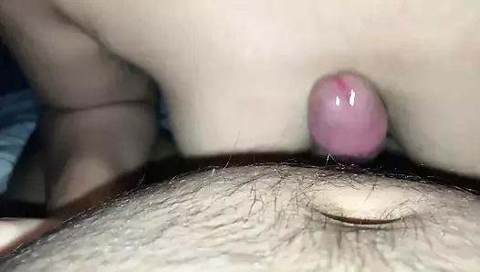 Erkek arkadaş, tüm pozisyonlarda ilk kez kız arkadaşını sikikleri. kız arkadaşın seksi figürü ve büyük göğüsleri var