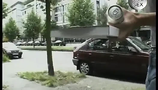 Yüksek topuklu çoraplı sarışın fahişe sikiliyor ve göğüslerine boşalıyor