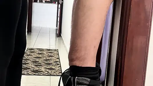 İş arkadaşları şirket koridorunda seks yapıyor.