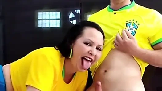 Brezilya maçı gününde üvey kız arkadaşım