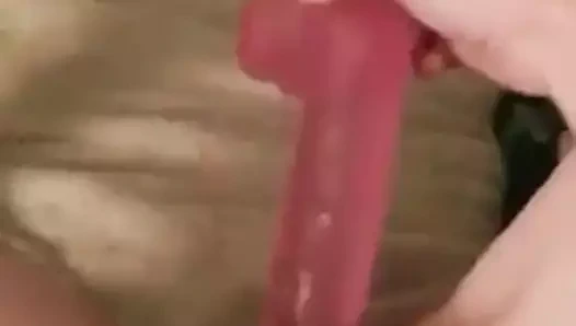 Küçük kuzenim kendini becermeyi seviyor