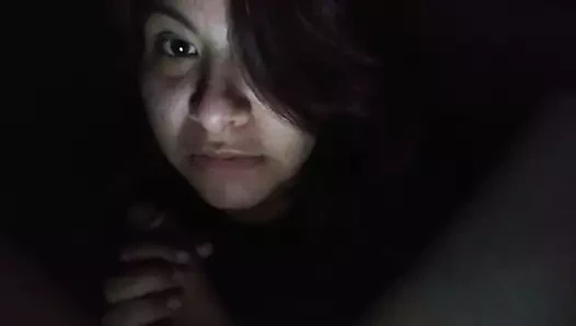 Küçük babanın sikini emer