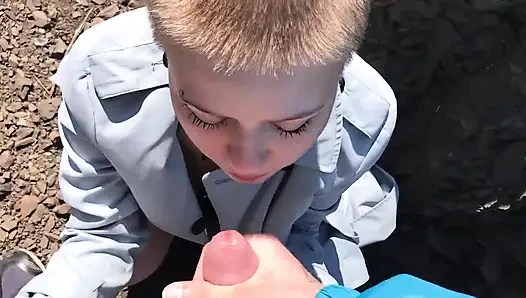 Vilu vidish Mi'i bir dağın tepesine çıkarıyor ama sikimi emiyor