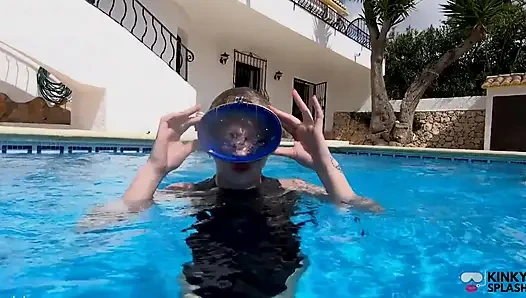 Sualtı giysisi ve maske fetişi dolum, baloncuklar ve nefes kontrolü