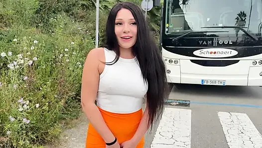 Sokakta Bir Tanrıçayla Tanışıyorum ve Onu Dışarıda Sevişiyorum - Lola Bratz