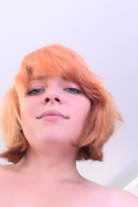 Kızıl sürtük yeni yarakla şapıldayan süper bir porno yıldızı gibi