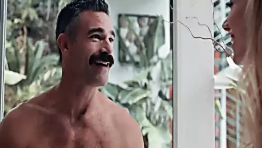 güzel sarışın alır yaladı