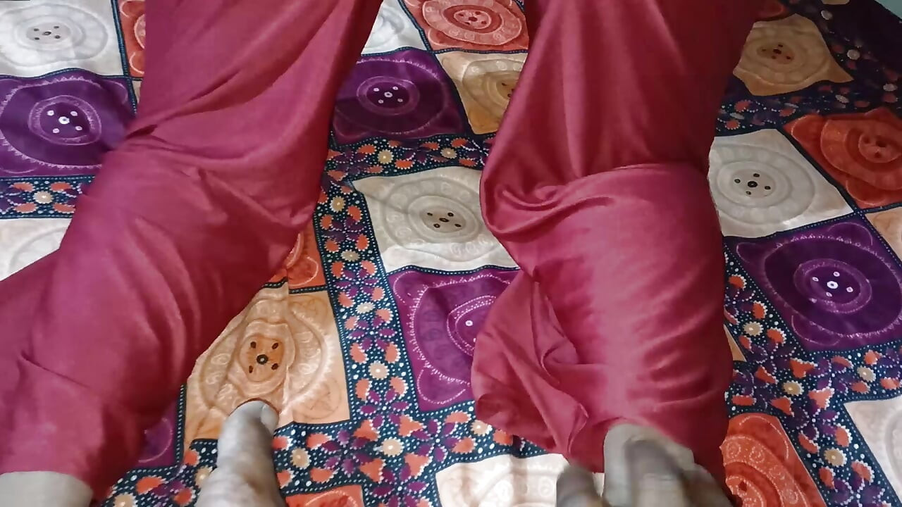Dışarı çıktığında arkadaşımın kız arkadaşını siktim - Hintli sevimli hatun