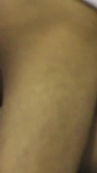 İranlı üvey kız kardeşim beni prezervatifsiz sikişmeye ikna etti!