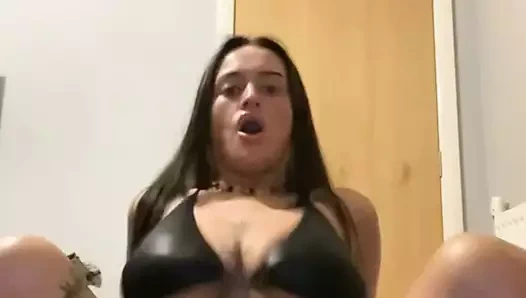 Bakire göt dövmeli emo sonunda parmakları ve kalın oyuncakla geriliyor