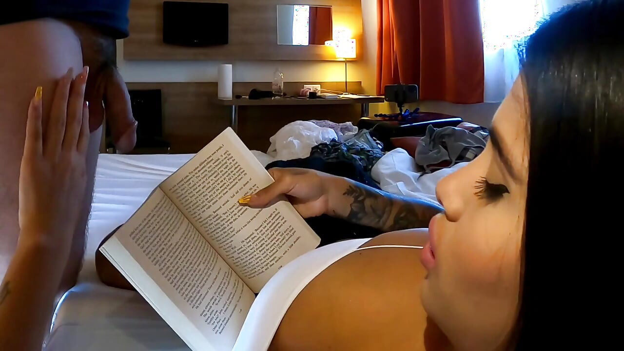 Ateşli büyük memeli esmer hatun döl öncesi damlaması için bir yarağı azdırıyor