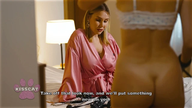Önce Ben! MILF Önce Onu Alıyor Sonra Sıcak Oda Arkadaşıyla Paylaşıyor - Kisscat ve Foxy Dreams