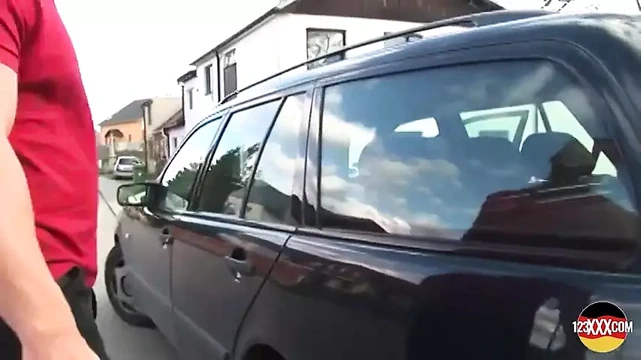 Egzotik hatun ıslak amcığını tamir ediyor