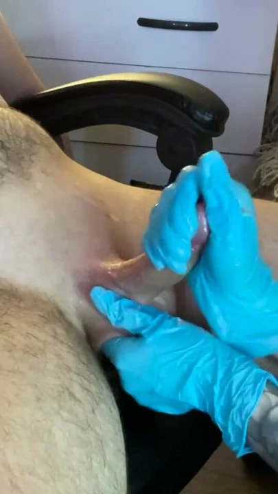 Hemşire beni büyük bir sperm çeşmesiyle boşalttı | Klip 3