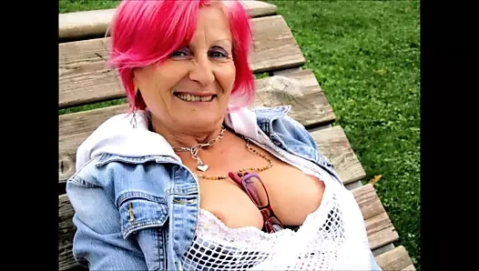 Çarpıcı kadın 23 (güzel göğüs arası)