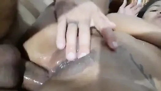 Kocam beni komşuyla yakaladı ve hiç kızmadı. Bunun yerine geldi ve beni