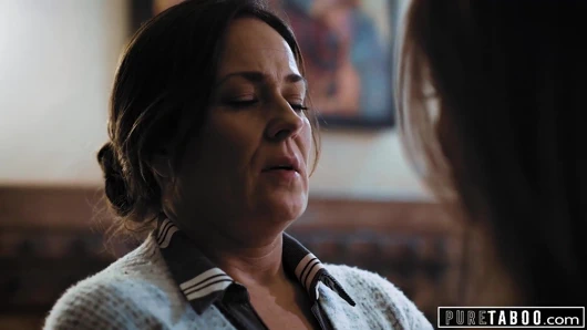 Saf tabu, kyler quinn üvey anne ve üvey babasıyla yakalandı