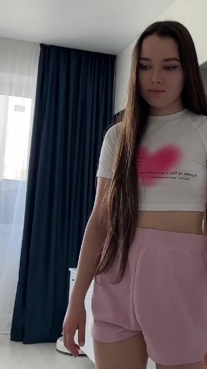 Ключевой момент из "Сводный брат узнал, что сводная сестра снимает порно. Ему пришлось трахать ее, чтобы она ничего не говорила".