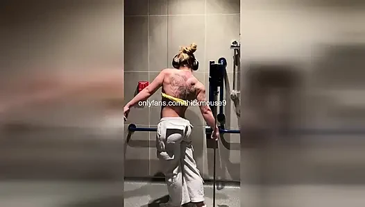 Spor salonu yoga frikik: 18 yaşındaki kıllı amcık patlıyor tiktok canlı